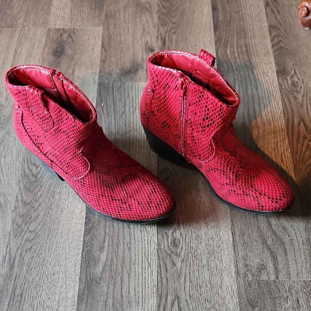 True Craft Red Patterned Ankle Boots